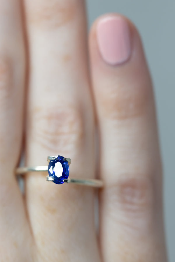 0.98Ct Royal Blue Ceylon Sapphire | Oval Shape on finger