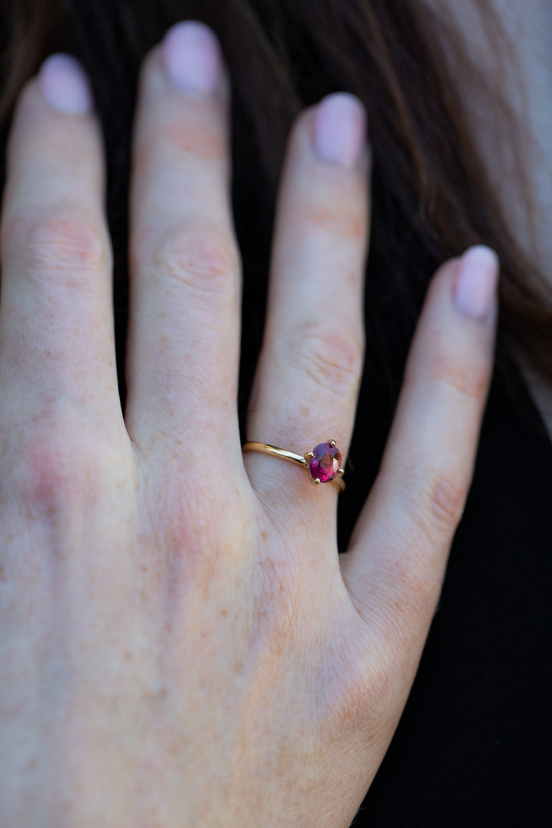 Solitaire Mahenge Red Pink Spinel Ring on finger