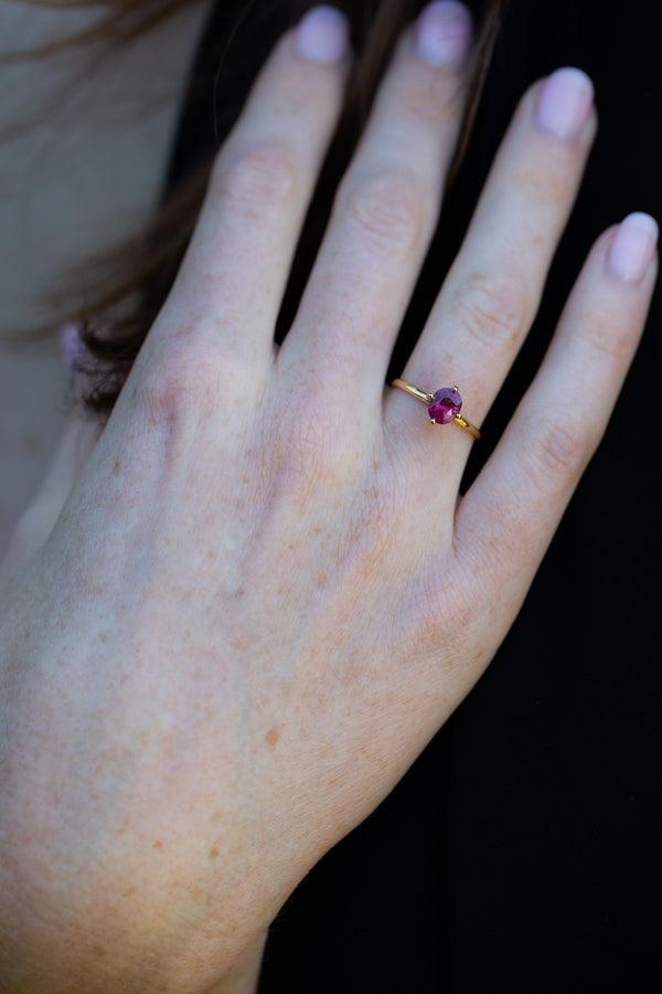 Solitaire Mahenge Red Pink Spinel Ring on engagement ring finger