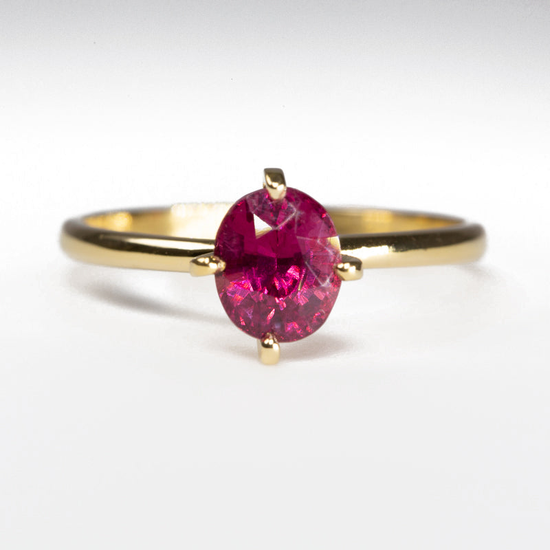 Solitaire Mahenge Red Pink Spinel Ring - front view