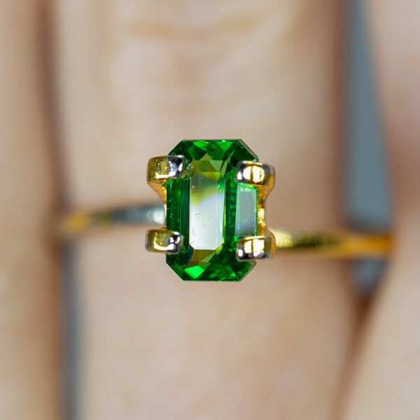 1.24Ct Vivid green Kenyan Tsavorite | Emerald Shape closeup