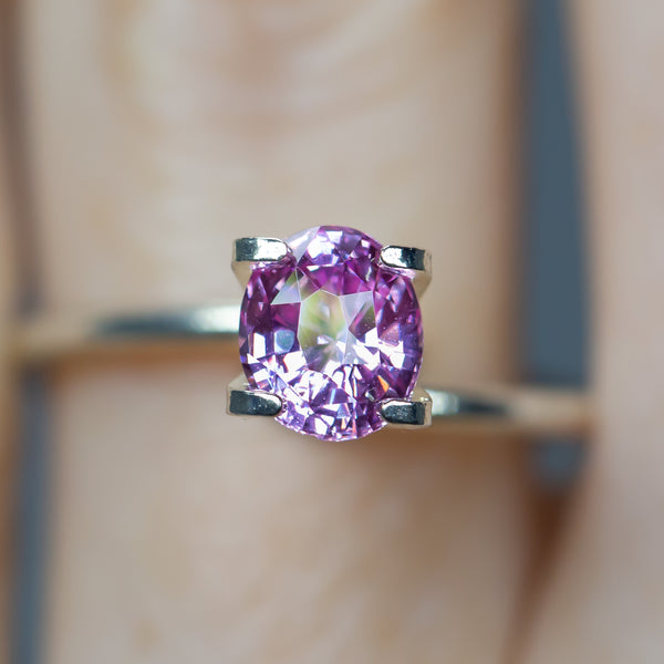 1.12Ct Pink Ceylon Sapphire | Oval Shape closeup