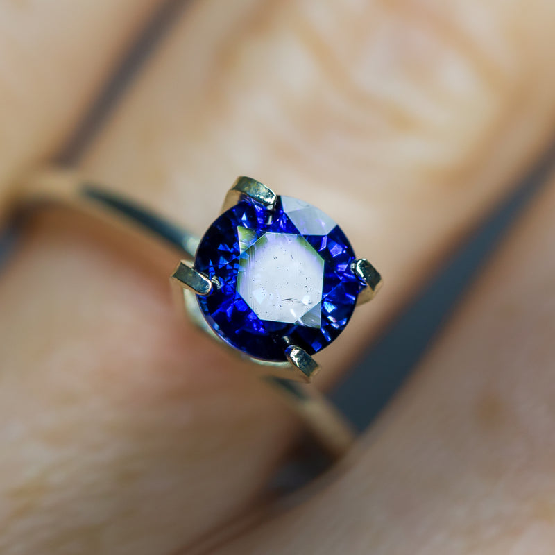1.83Ct Royal Blue - Violet Bi-Colour Ceylon Sapphire | Round Shape closeup angle