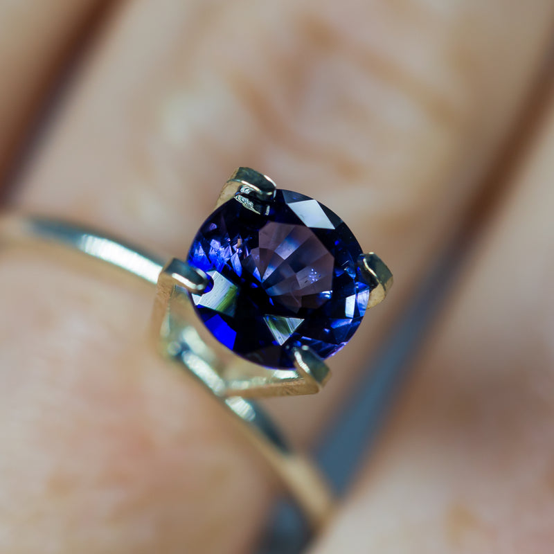 1.83Ct Royal Blue - Violet Bi-Colour Ceylon Sapphire | Round Shape closeup see through