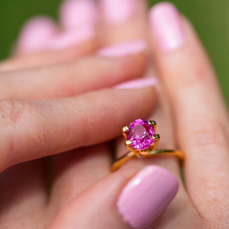 3Ct Scintillating Fuchsia Hot Pink Ceylon Sapphire on ring finger