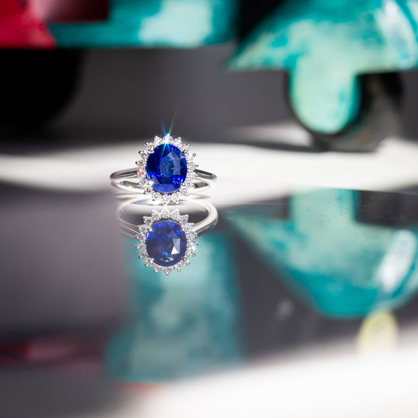 Princess Ring - Vivid Royal Blue 2.6Ct Ceylon Sapphire & Diamonds - closeup