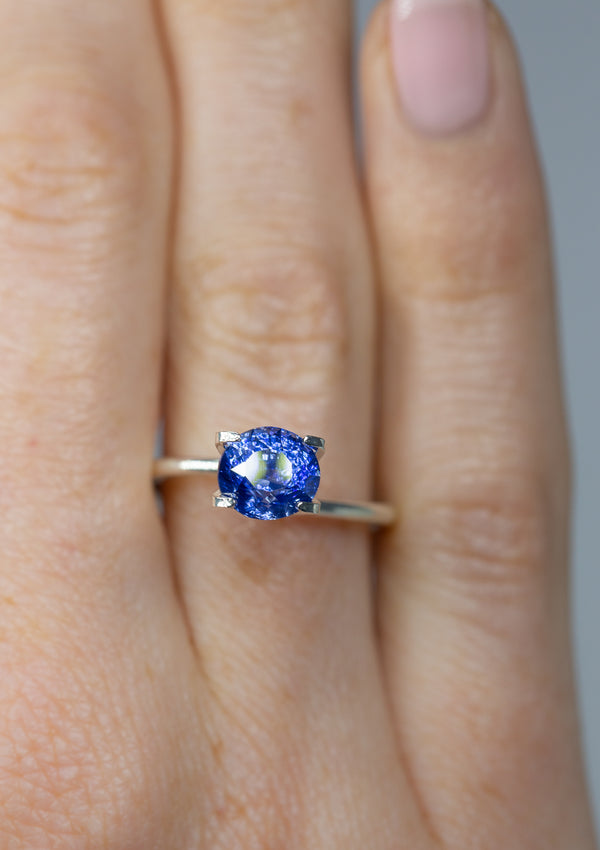 Beautiful 2.52Ct Cornflower Blue Sapphire | Oval Shape from Sri Lanka on ring finger