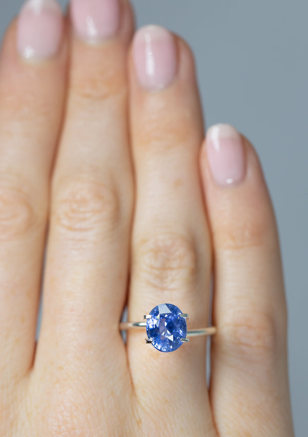 Beautiful 3.53Ct Cornflower Blue Sapphire | Oval Shape from Sri Lanka on ring finger