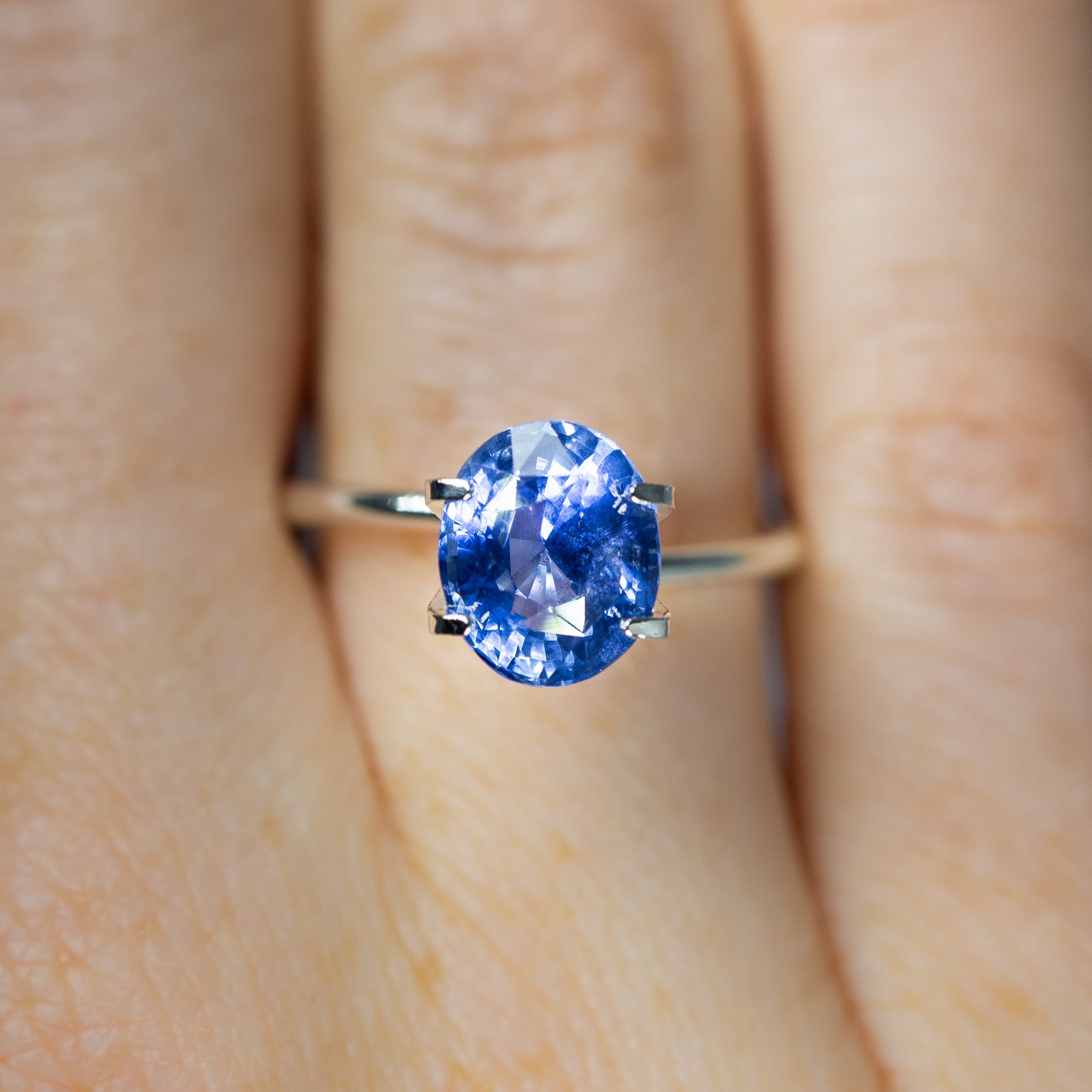 Cornflower Blue Ceylon Sapphire Oval Shape – CEYLON STONES