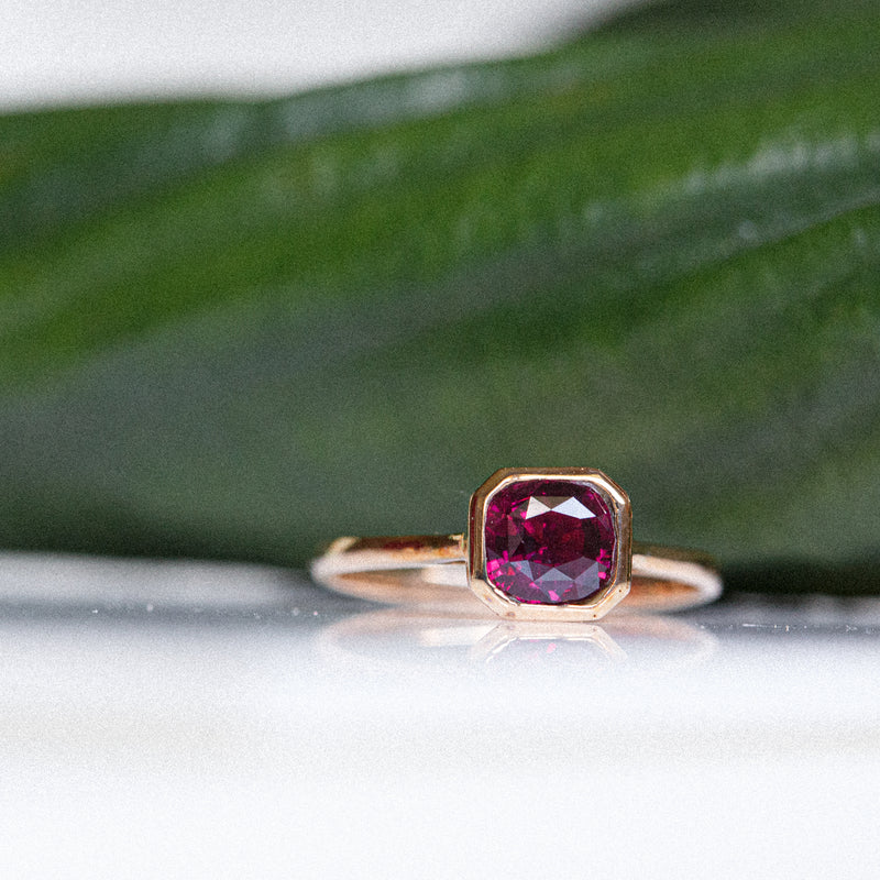 Kimberley | Purple Sunset - Solitaire Neon Purple Ceylon Sapphire Bezel Ring