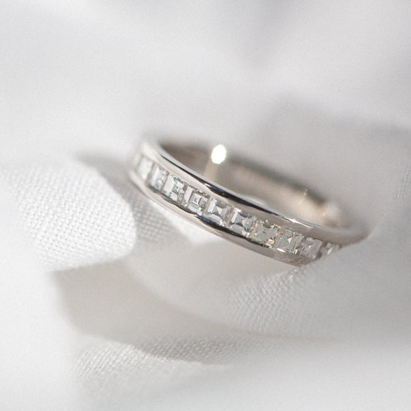 Indian Ocean | Infinite Carré - 1Ctw+ Natural Diamonds Eternity Ring closeup
