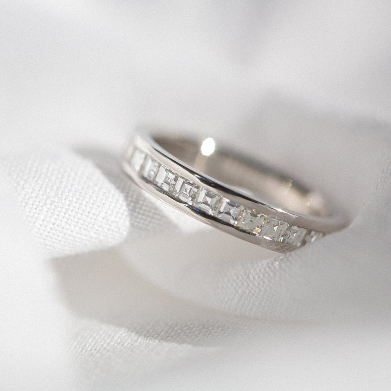 Indian Ocean | Infinite Carré - 1Ctw+ Natural Diamonds Eternity Ring closeup