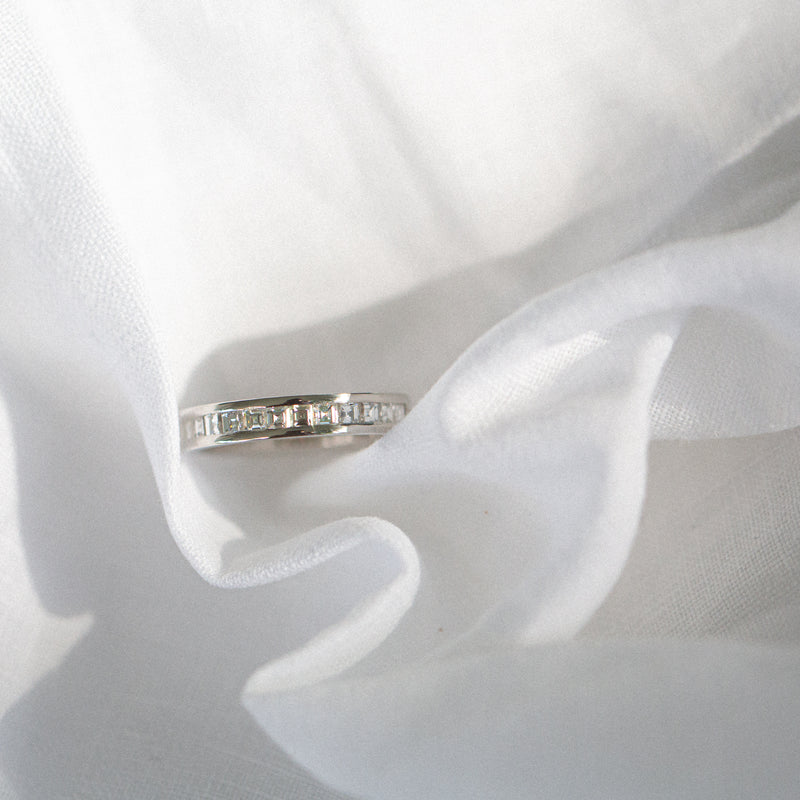 Indian Ocean | Infinite Carré - 1Ctw+ Natural Diamonds Eternity Ring in linen