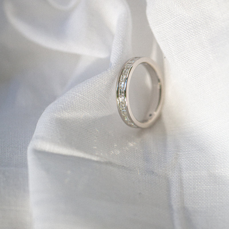 Indian Ocean | Infinite Carré - 1Ctw+ Natural Diamonds Eternity Ring vertical view