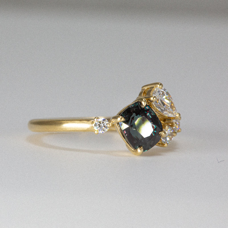 Daintree | Asymmetry  - Alexandrite & Diamonds white light - green blue colour