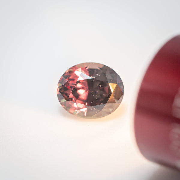1.16Ct Greenish Orange to Pink Colour Change Sapphire | 'Panther Chameleon' | Oval Shape front view