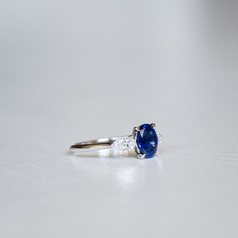 Indian Ocean | Flow - Intense Cornflower Blue Ceylon Sapphire & Lab Diamonds Side View