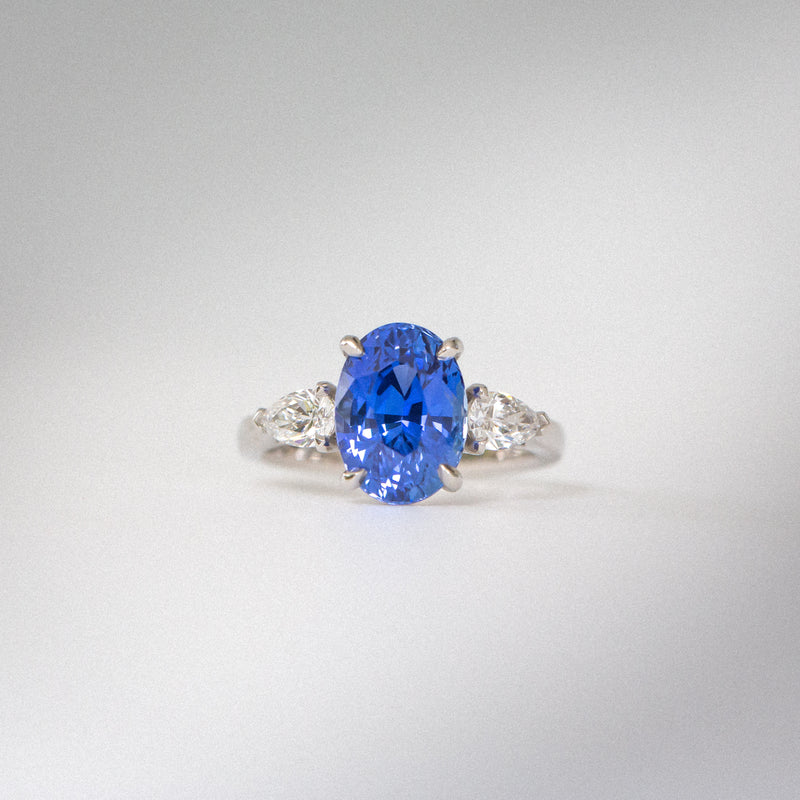 Indian Ocean | Soft Velvet - Velvet Blue Ceylon Sapphire Ring indoors