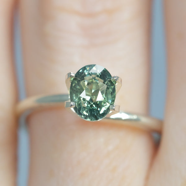1.25Ct Light-Medium Blue Green Madagascan Sapphire | Oval Shape closeup