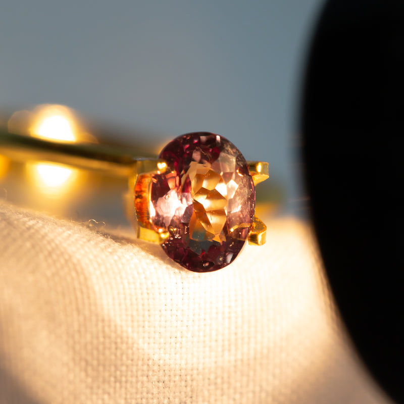 1.22Ct Green - Purple Red Alexandrite | Oval Shape incandescent light