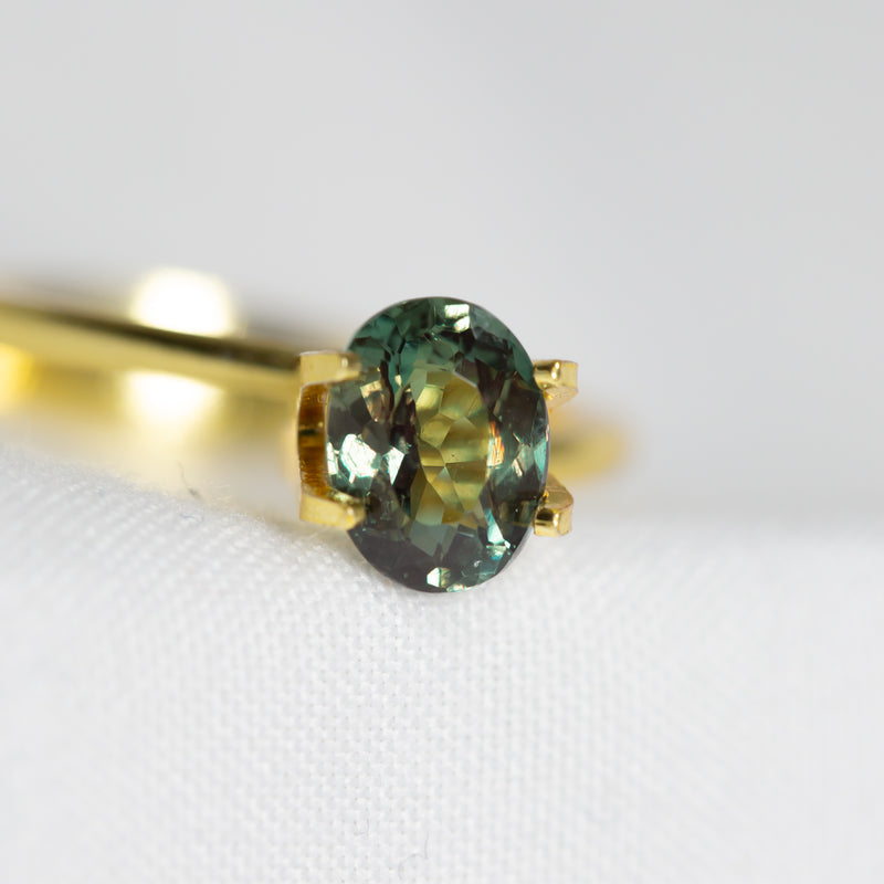 1.22Ct Green - Purple Red Alexandrite | Oval Shape white light