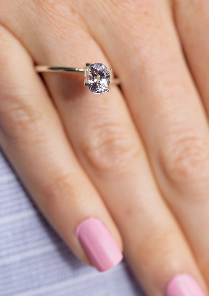 1.43Ct Light violet Ceylon sapphire on finger