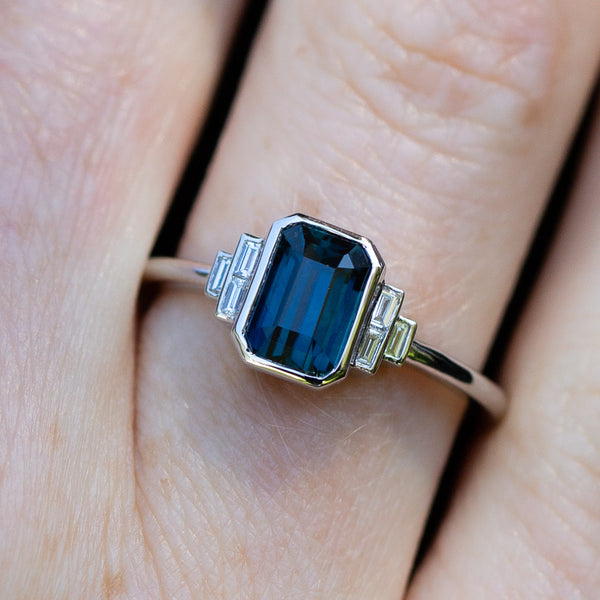 Beautiful Art Deco - Blue Teal Sapphire & Baguette Diamonds close-up