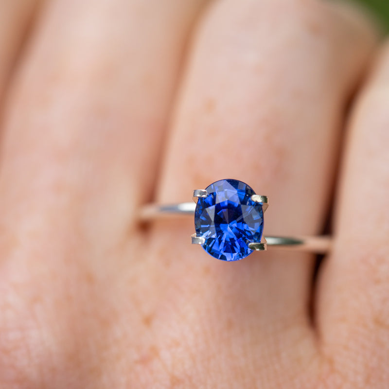 2.15Ct Cornflower Blue Sapphire from Sri Lanka on finger