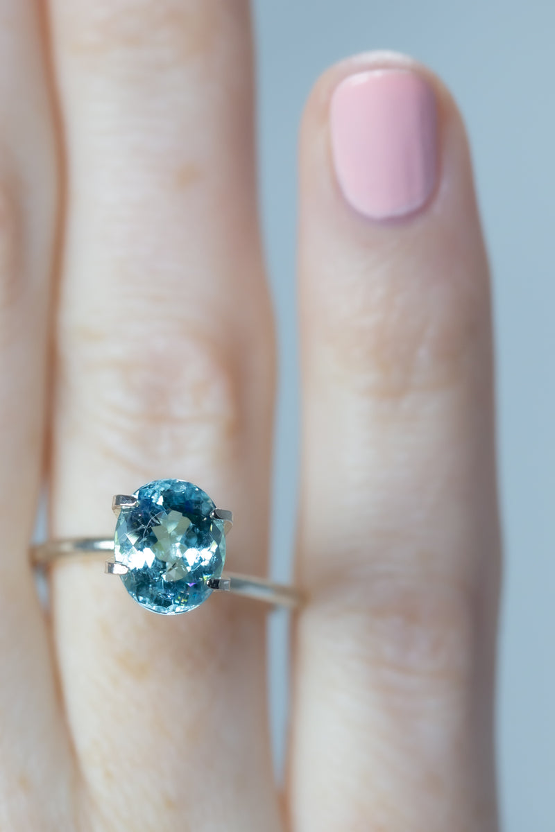 2.29Ct Neon Blue Paraiba Tourmaline | Oval Shape closeup