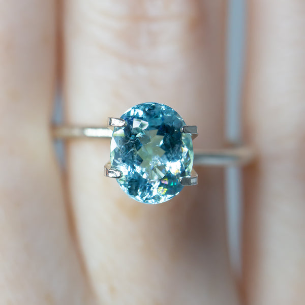 2.29Ct Neon Blue Paraiba Tourmaline | Oval Shape closeup