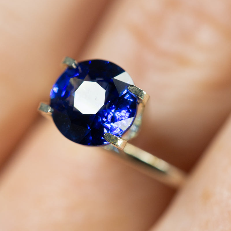 3.01Ct Royal Blue Ceylon Sapphire | Round Shape on finger closeup
