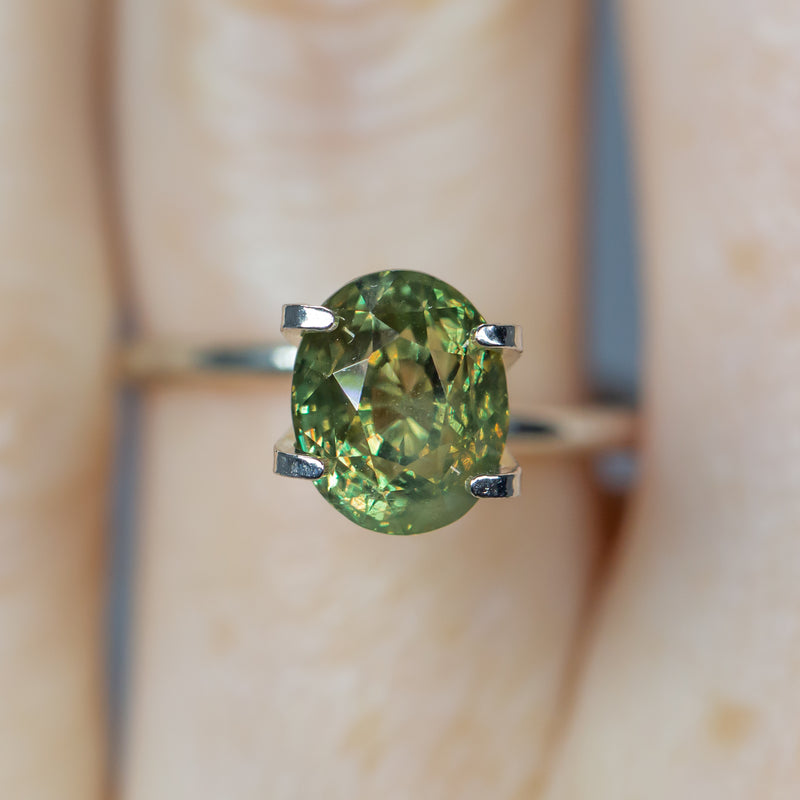 3.08Ct Yellow Green - Orange Red Ceylon Alexandrite | Oval Shape closeup